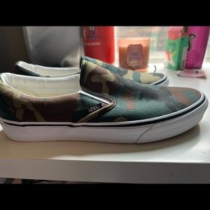 Camo Vans slip-on